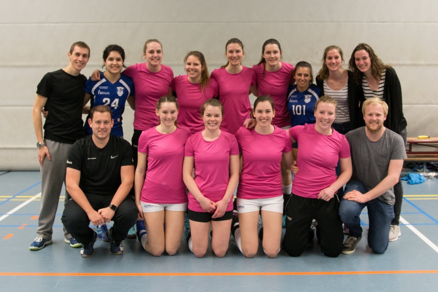 Dames 1 trainer gezocht